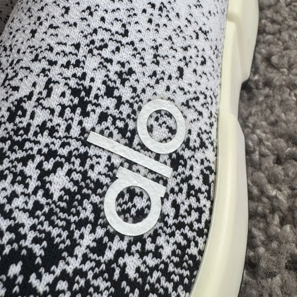 NIB- alo Velocity Knit Sneaker Black and White-7